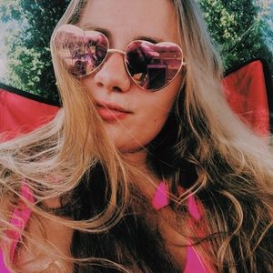 Meet your Posher, Nicole